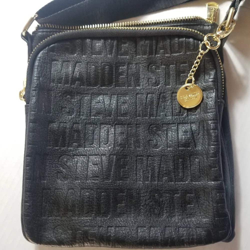 STEVE MADDEN CROSSBODY PURSE BLACK AND GOLD MULTI POCKETS